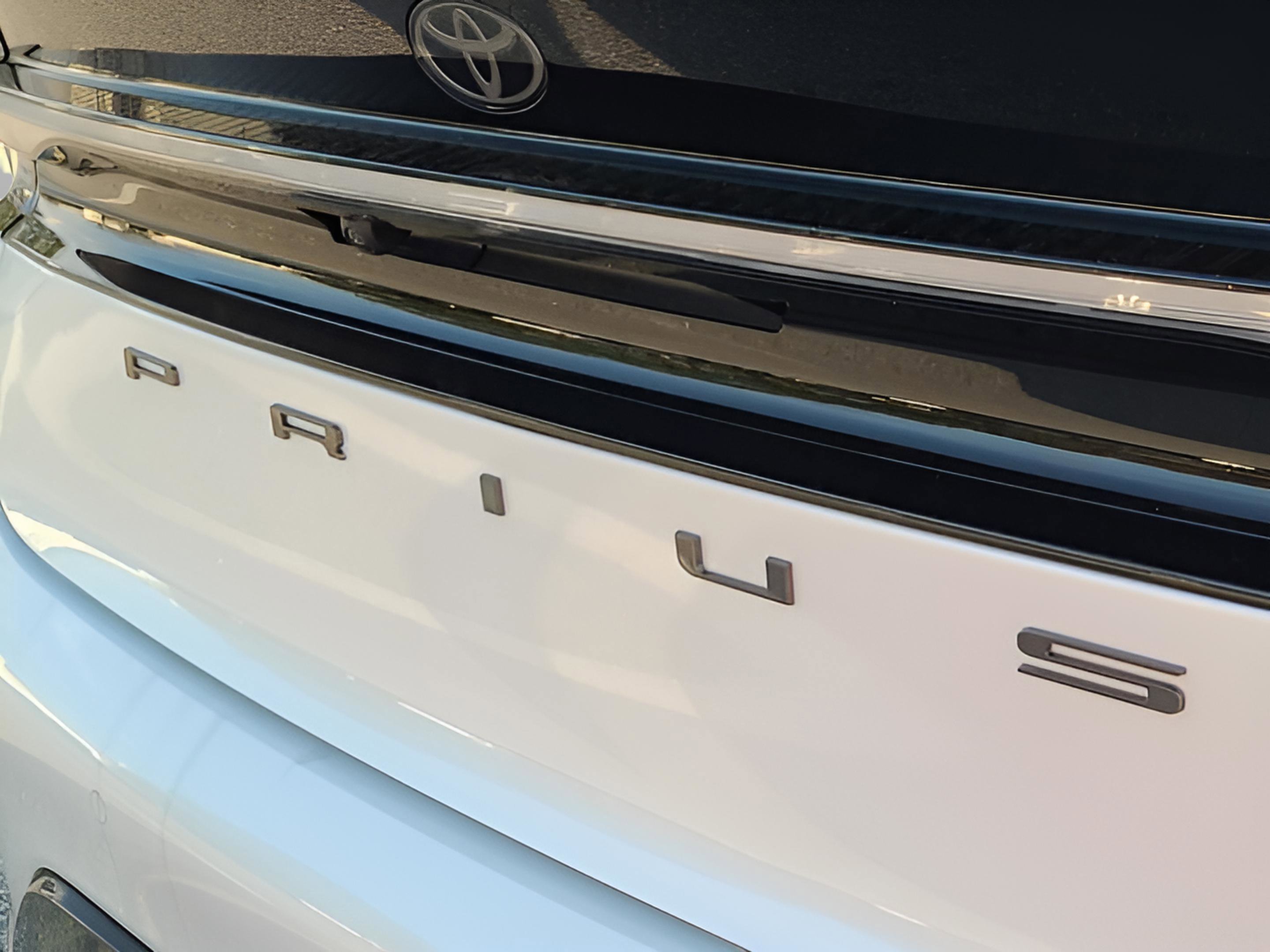New 2026 Toyota Prius Plug-In Hybrid FWD image 30
