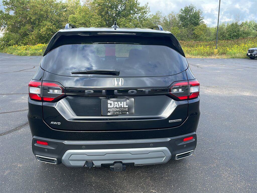 Used 2024 Honda Pilot Touring image 11