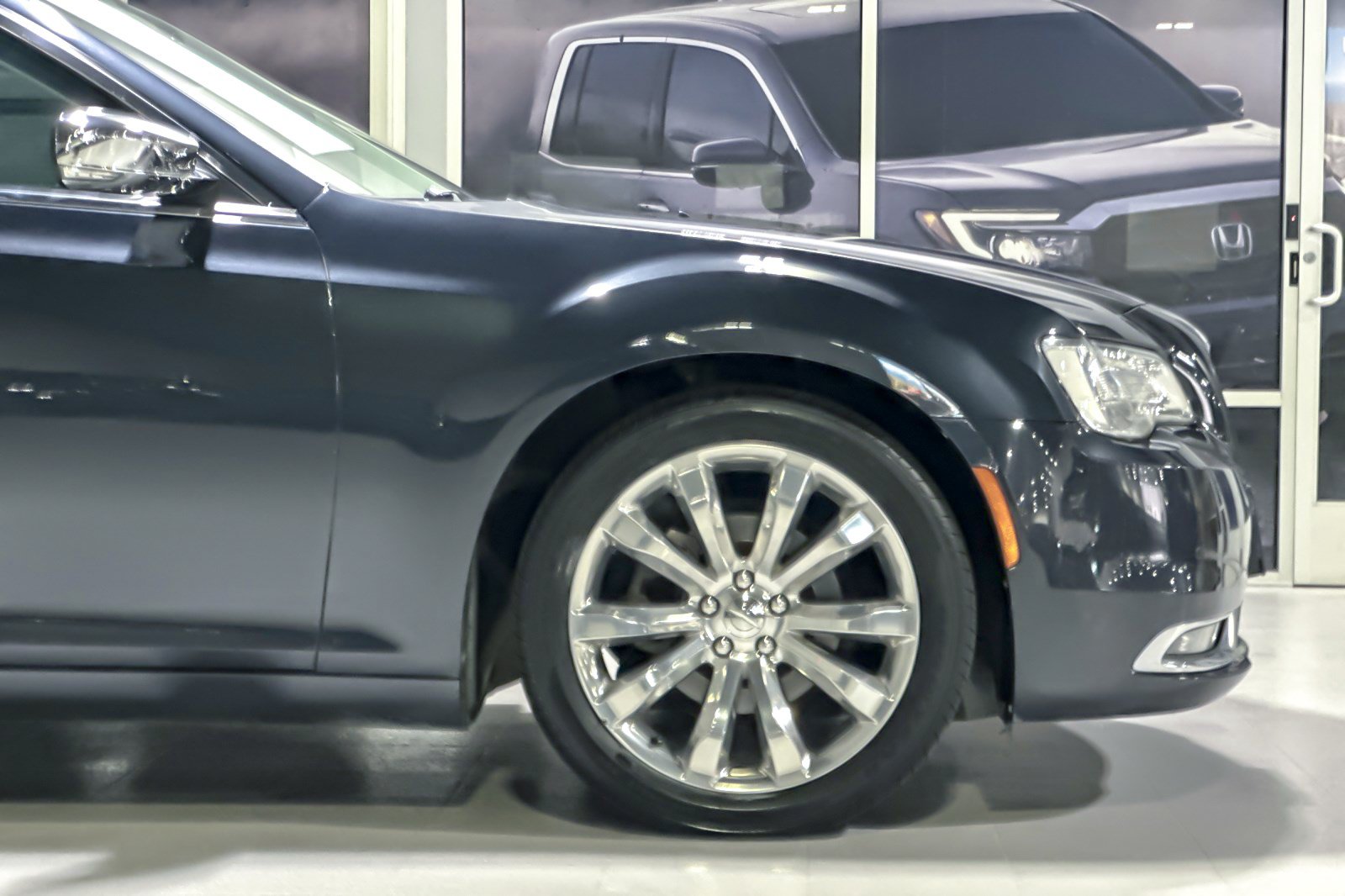 Used 2018 Chrysler 300 Limited w/ Safetytec Plus Group RWD image 34
