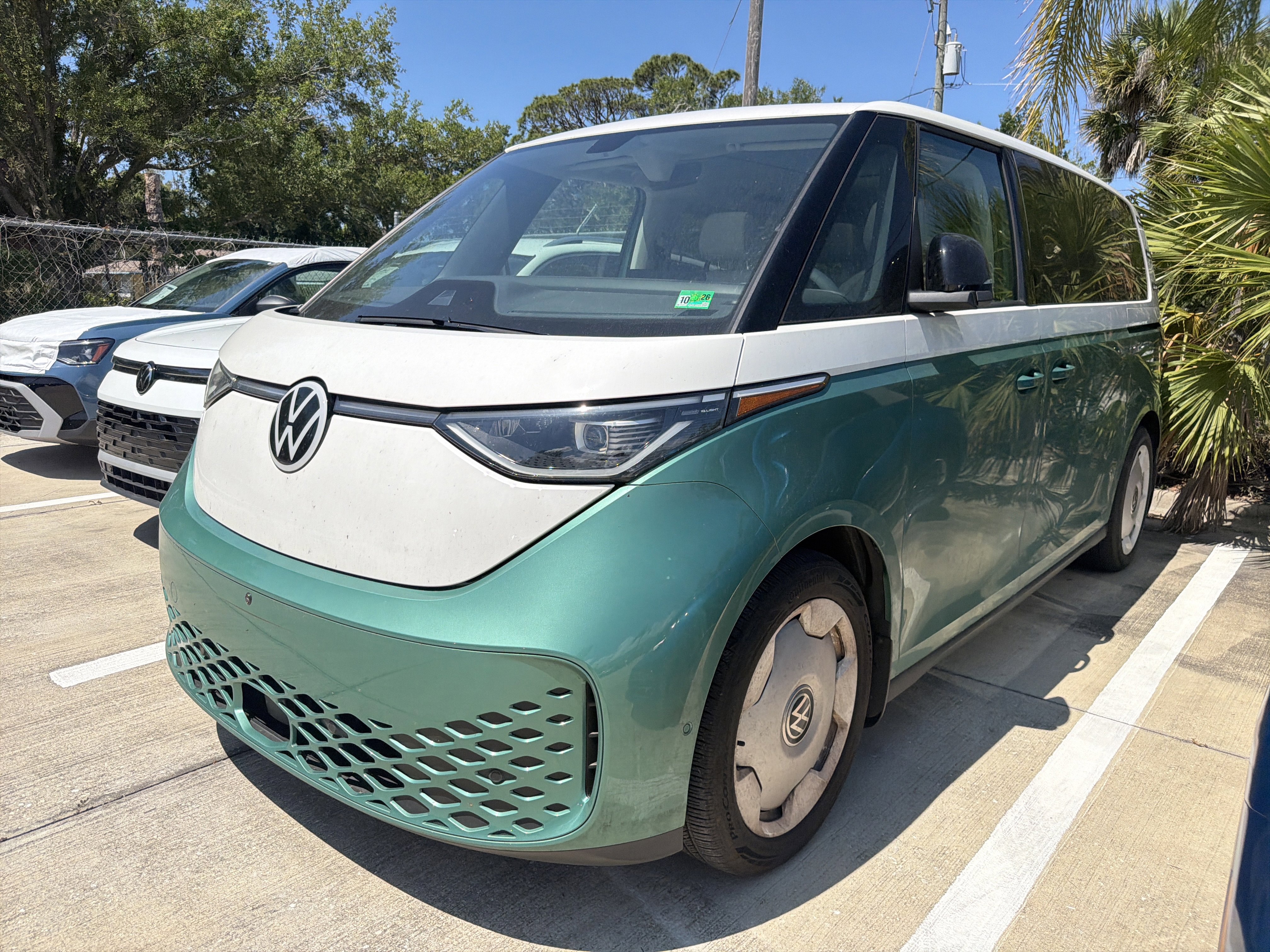 Used 2025 Volkswagen ID. Buzz 1st Edition AWD/4WD image 3