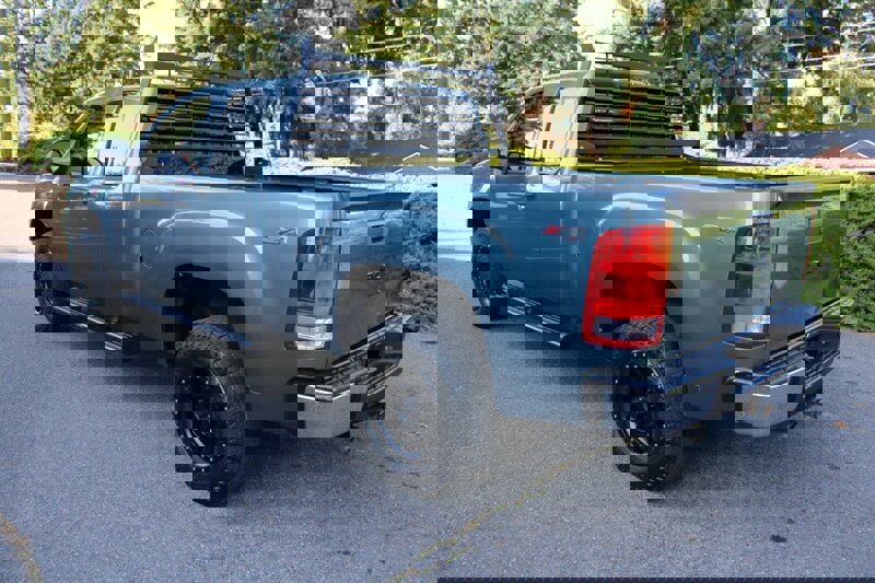 Used 2010 GMC Sierra 1500 SLE image 4