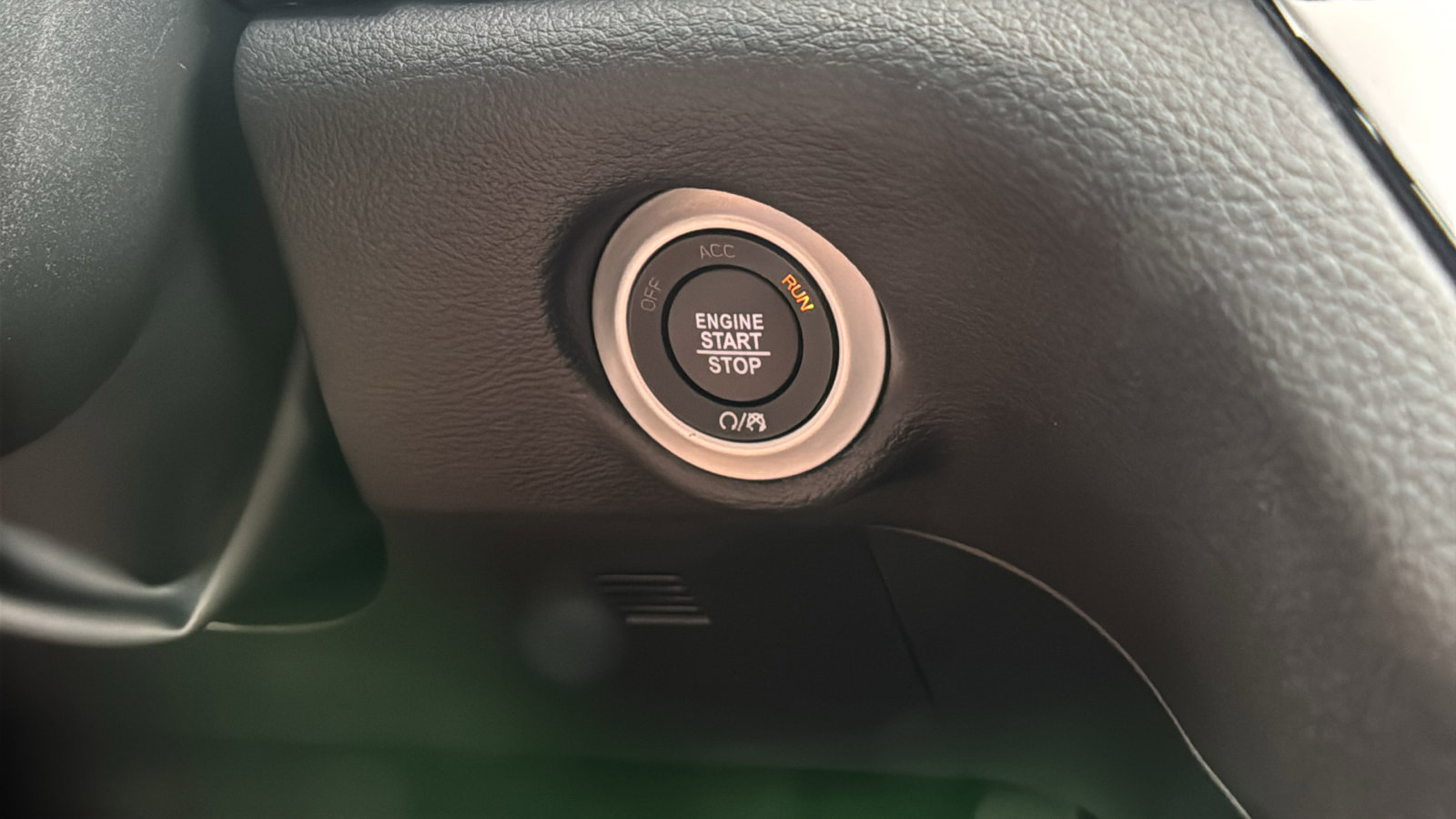 New 2026 Chrysler Pacifica Limited w/ Uconnect Theater Family Group image 33