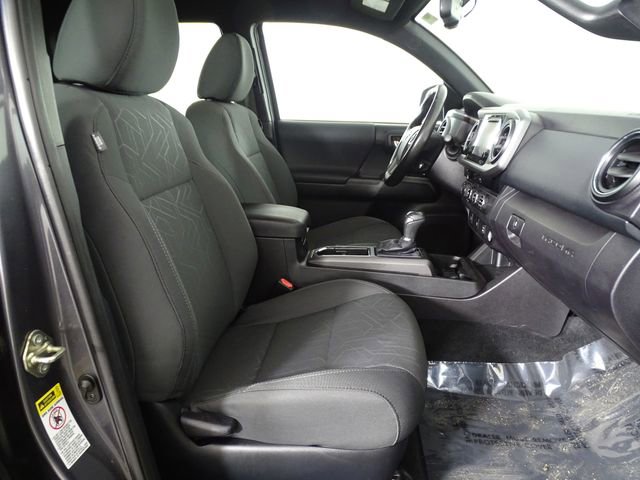 Used 2016 Toyota Tacoma TRD Off-Road w/ Towing Package image 14