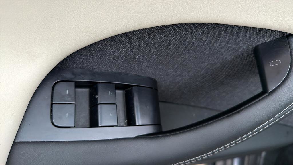 Used 2022 Tesla Model X Plaid image 25