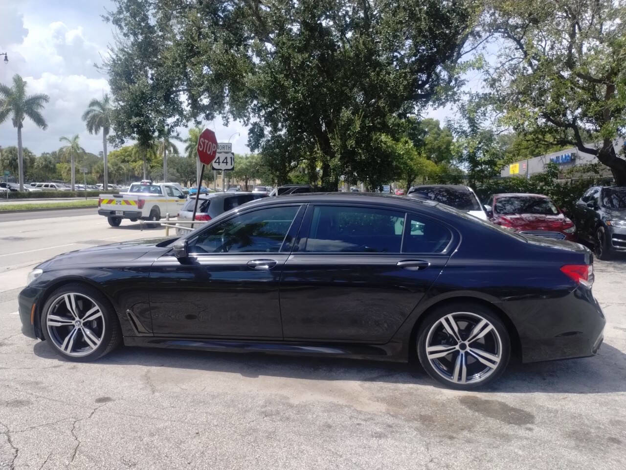 Used 2016 BMW 750i image 9