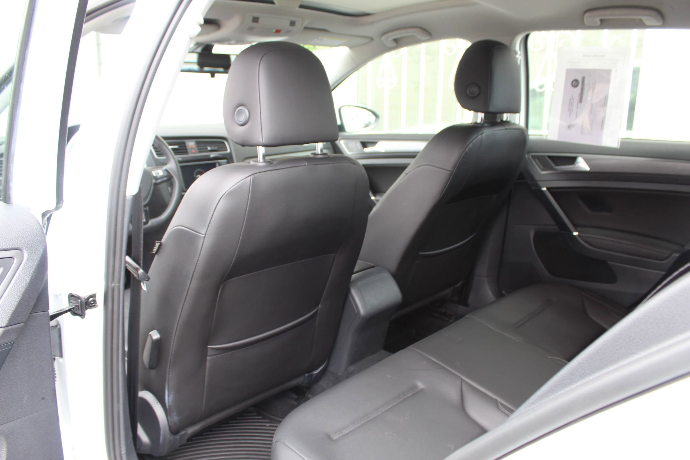 Used 2021 Volkswagen Golf 4-Door image 9