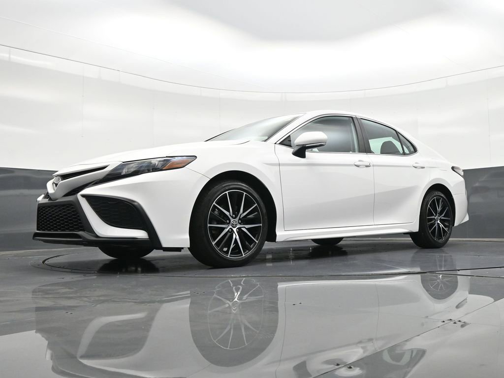 Used 2024 Toyota Camry SE image 23