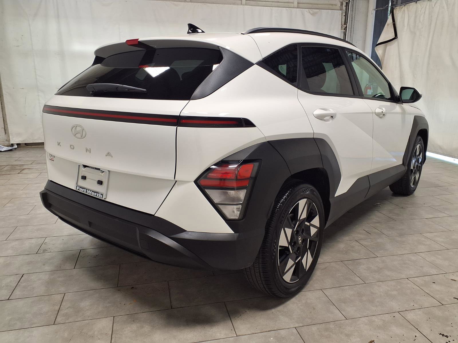 Used 2025 Hyundai Kona SEL FWD image 9