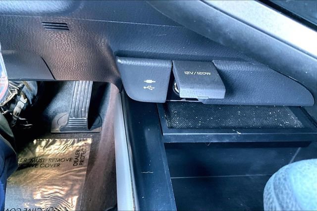 Used 2019 Toyota Camry LE image 32