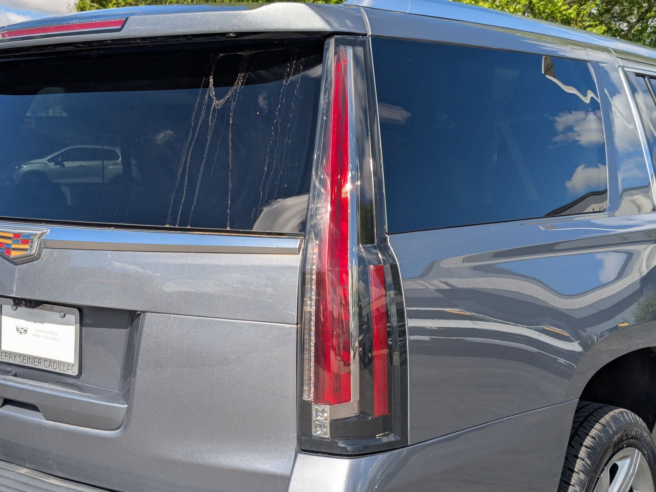 Used 2020 Cadillac Escalade ESV Premium Luxury image 12