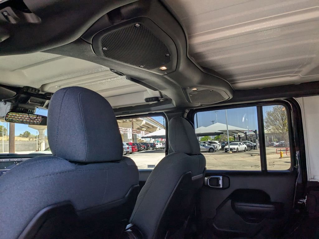 Used 2025 Jeep Wrangler Unlimited Rubicon image 23