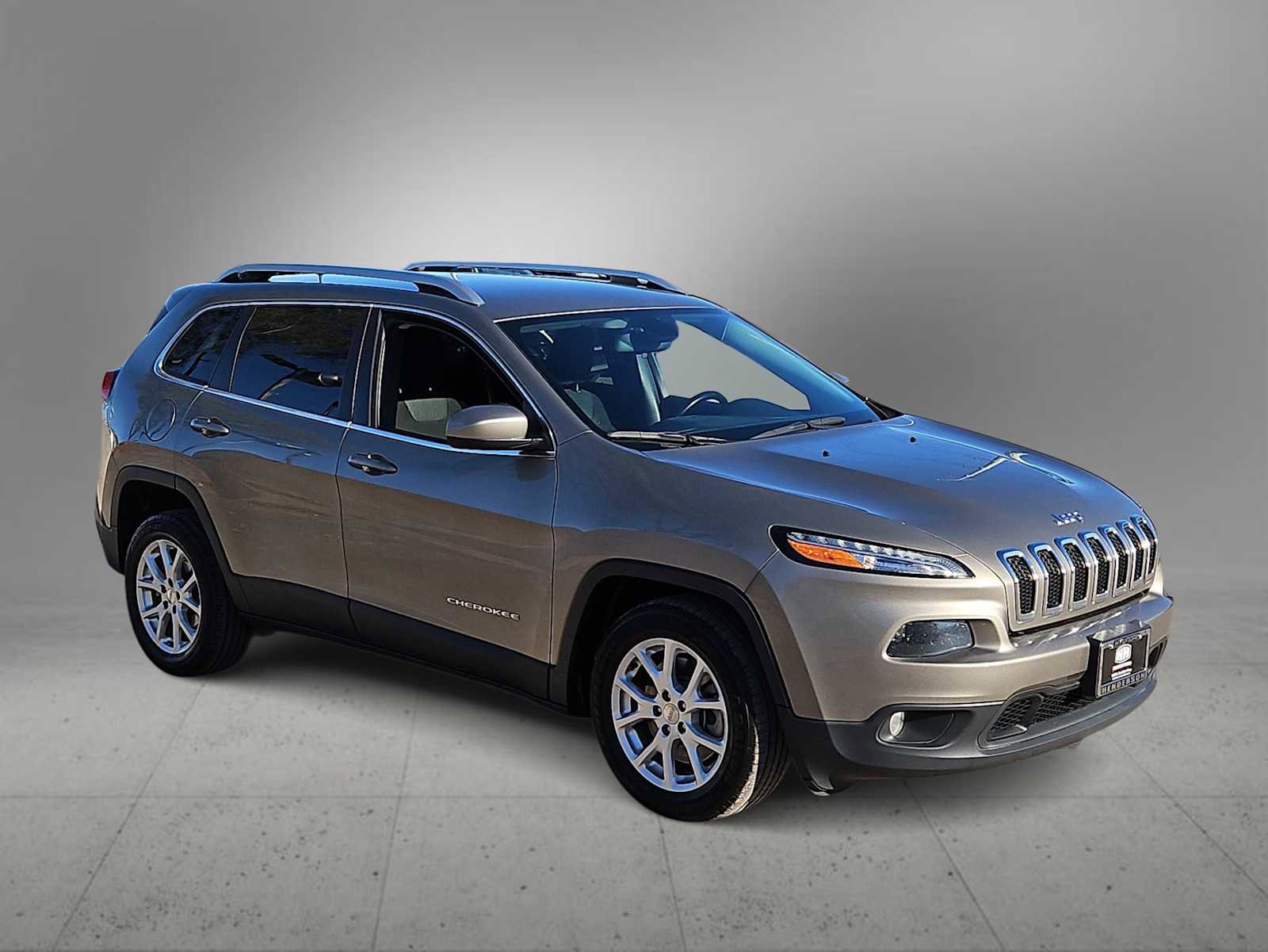Used 2017 Jeep Cherokee Latitude image 2