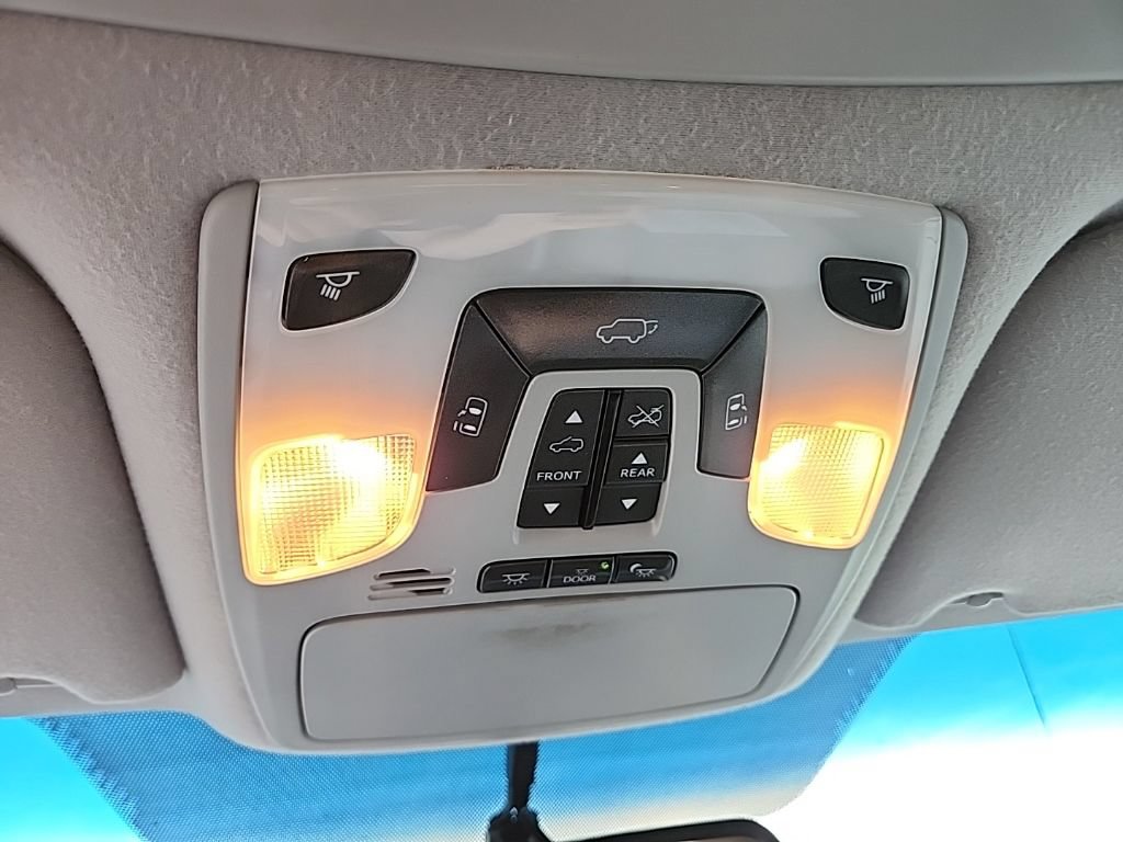 Used 2011 Toyota Sienna XLE FWD image 25