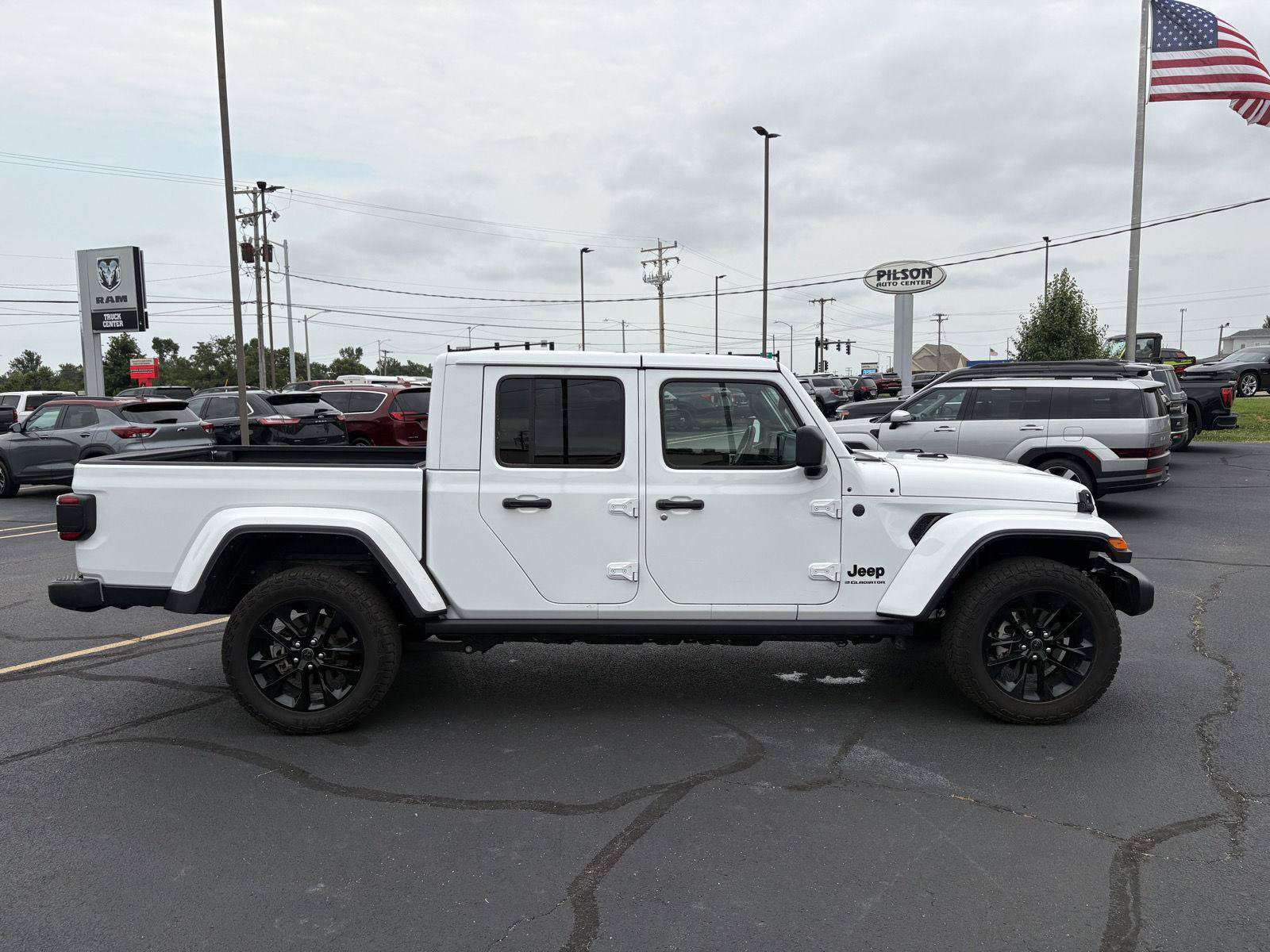 Used 2025 Jeep Gladiator Sport AWD/4WD image 24