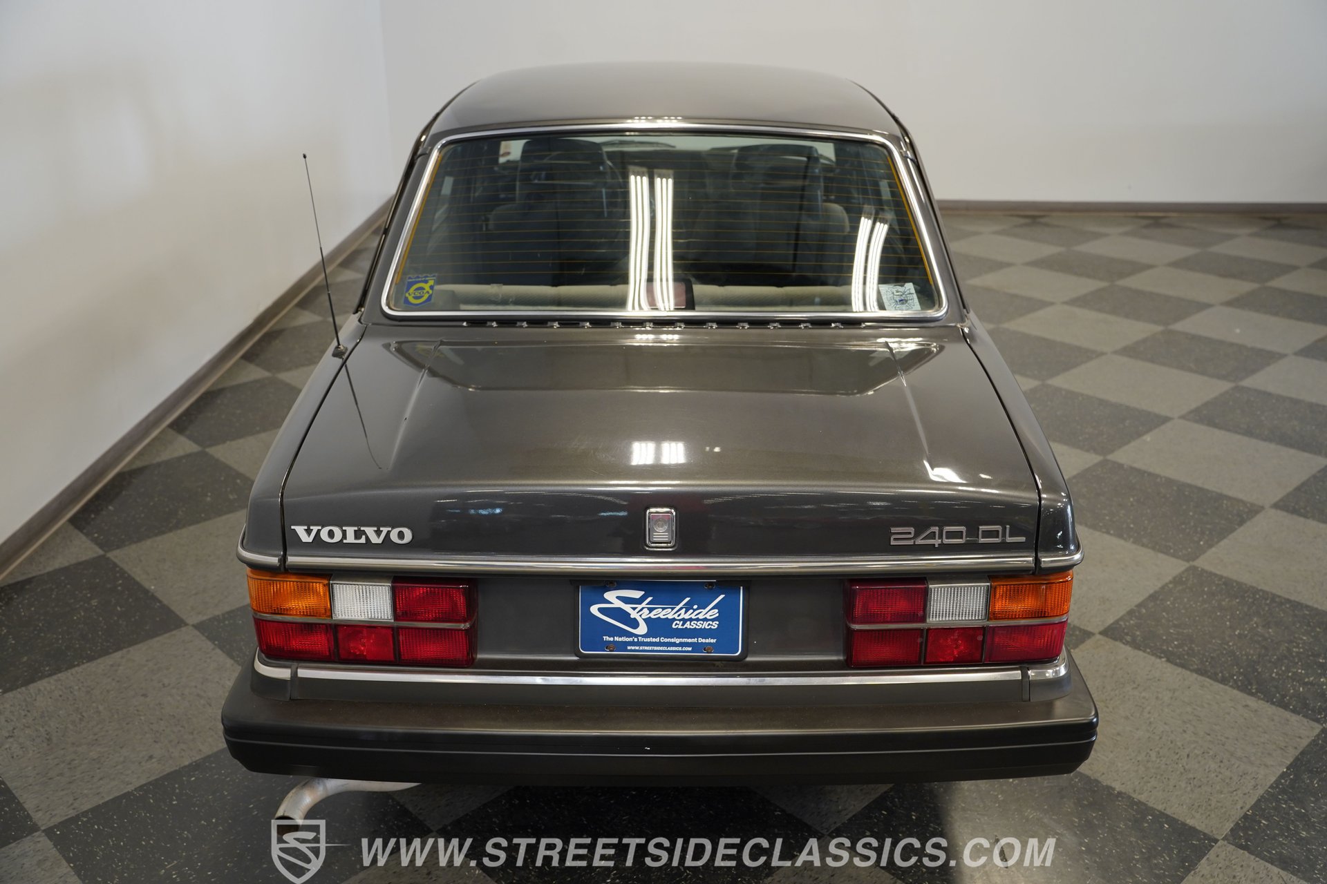Used 1988 Volvo 240 Sedan RWD image 28