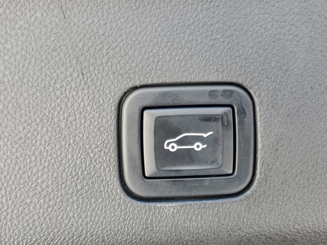 Used 2022 Chevrolet Tahoe RST w/ Luxury Package AWD/4WD image 11