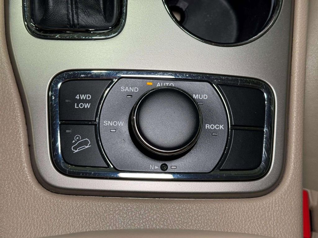 Used 2017 Jeep Grand Cherokee Limited image 10