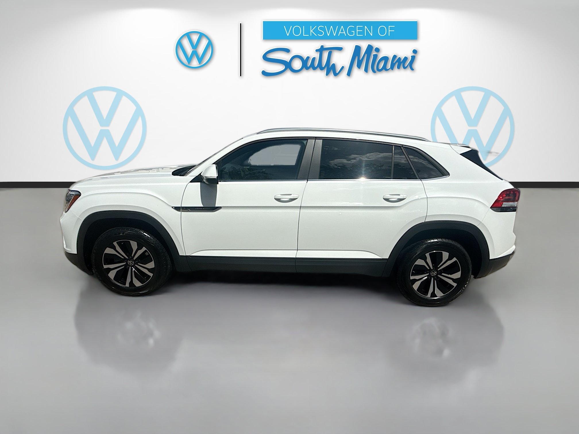 Certified 2024 Volkswagen Atlas Cross Sport SE FWD image 4
