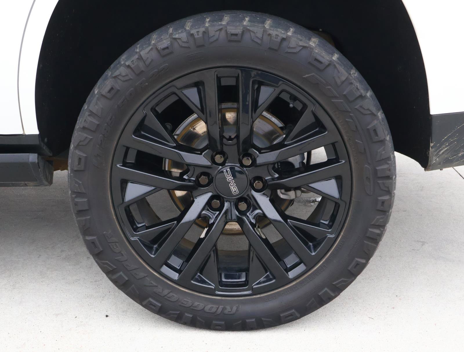 Used 2023 GMC Yukon AT4 w/ Technology Package image 10