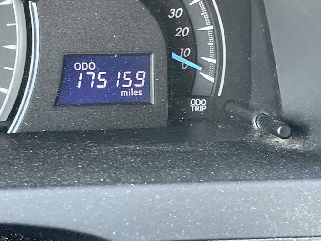 Used 2012 Toyota Camry LE image 32