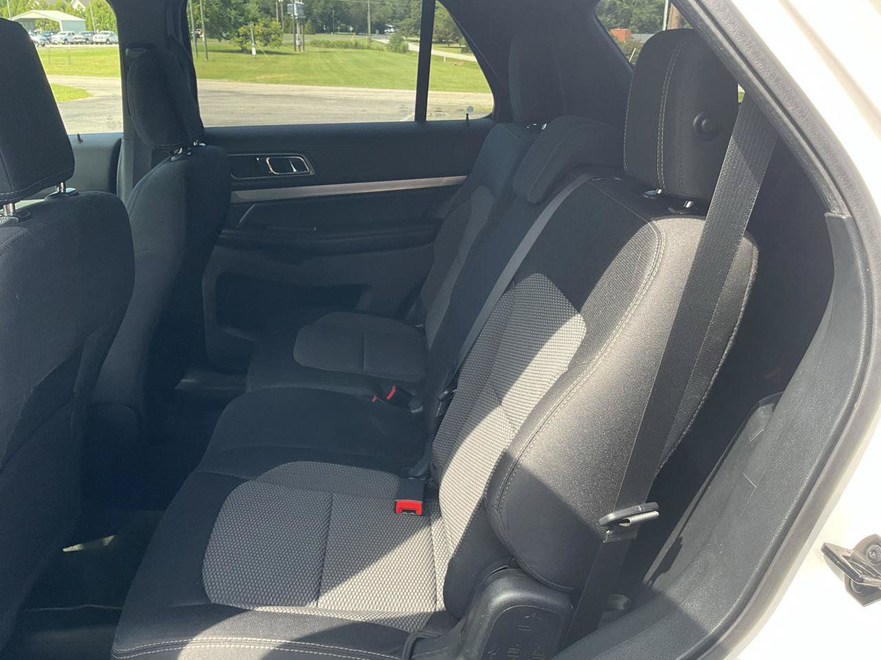 Used 2018 Ford Explorer XLT AWD/4WD image 19