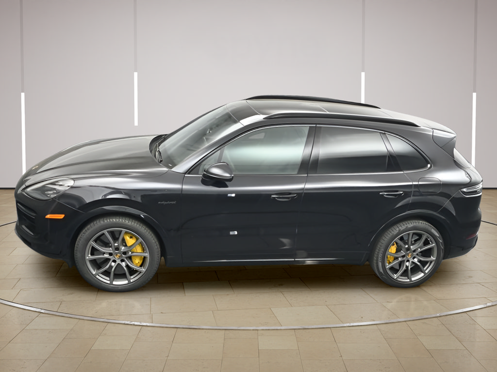 Certified 2022 Porsche Cayenne Turbo S AWD/4WD image 34