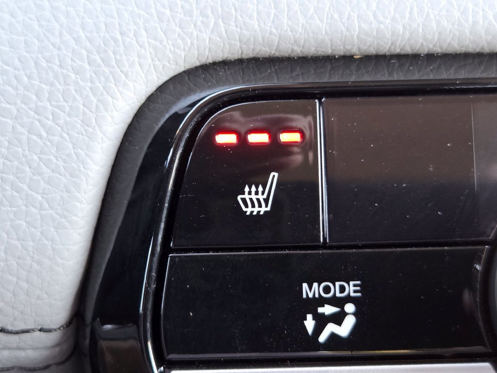 Used 2025 Honda Pilot Touring image 9