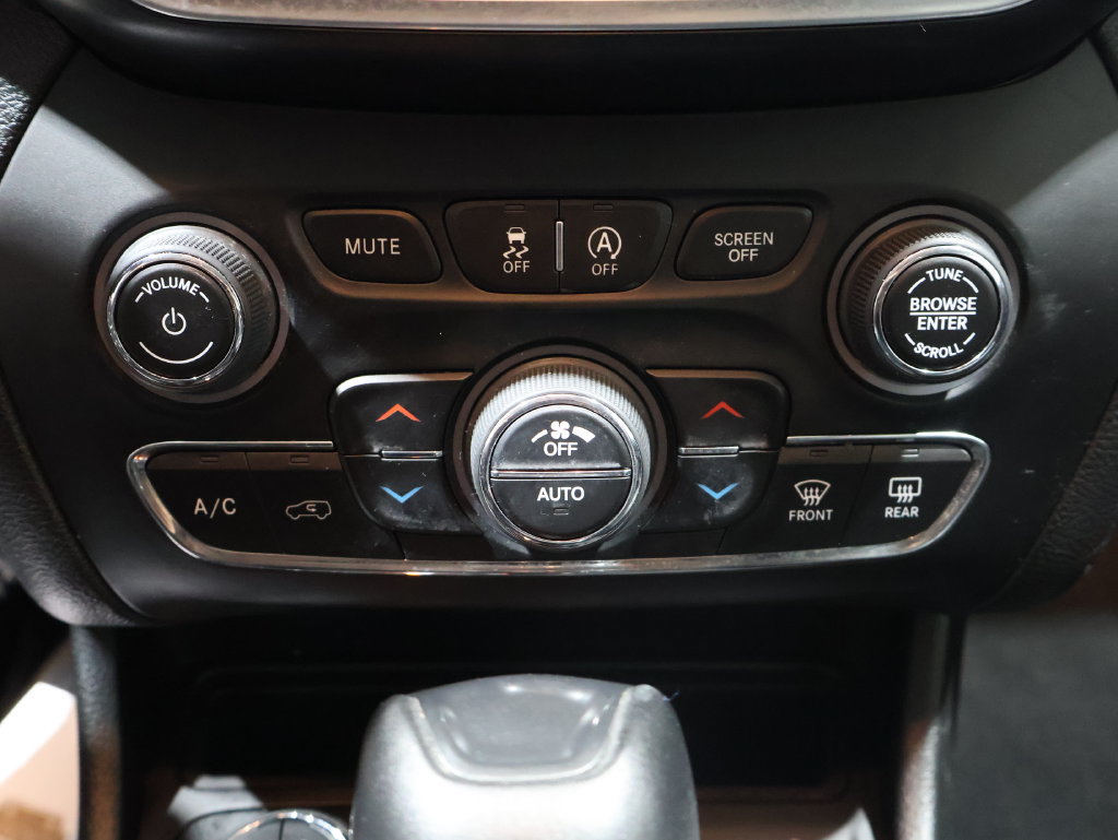 Used 2021 Jeep Cherokee Trailhawk AWD/4WD image 33