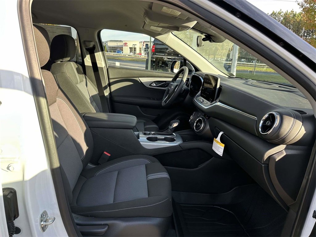 New 2025 Chevrolet Blazer LT w/ Midnight/Sport Edition image 12