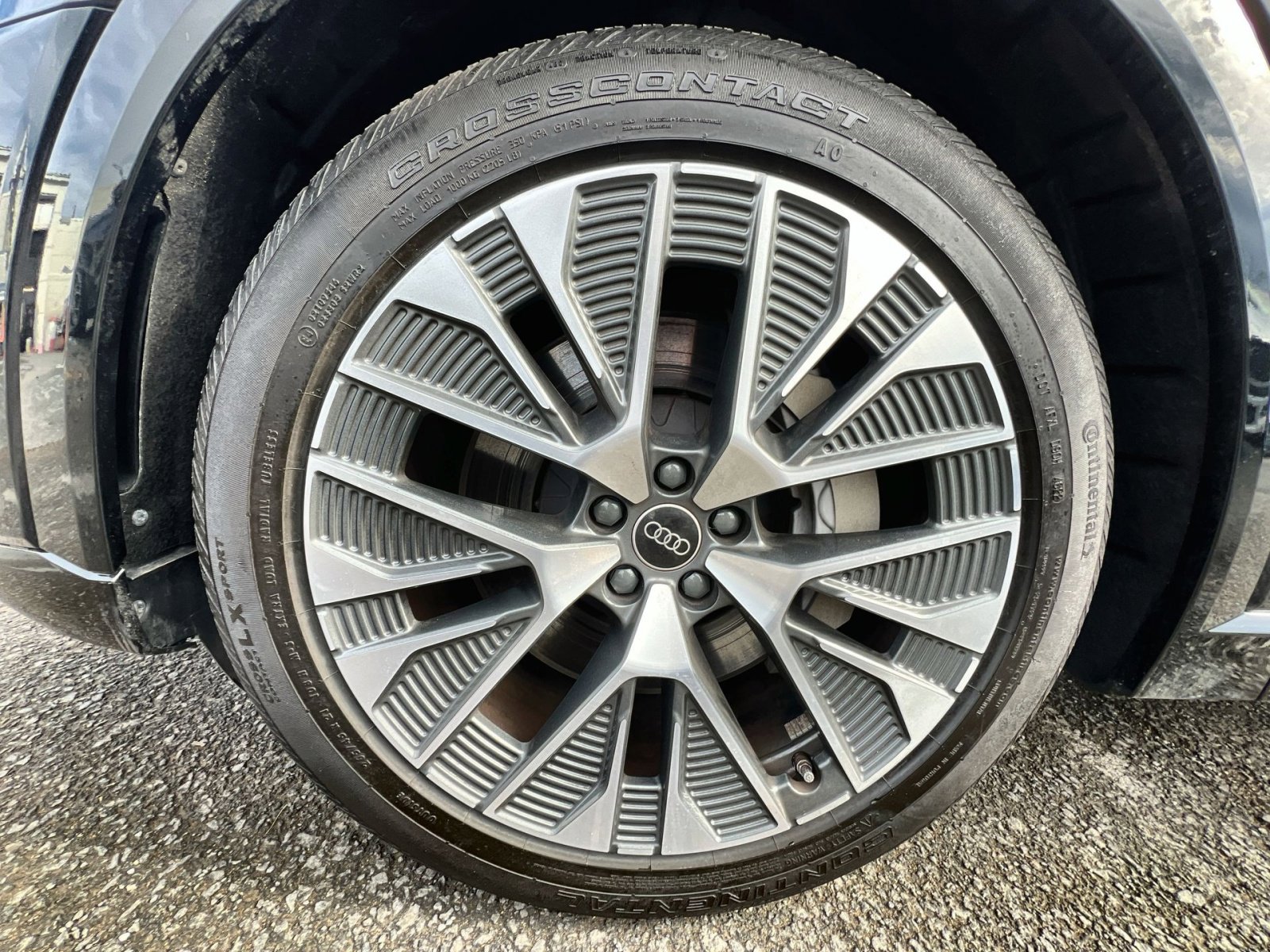 Used 2024 Audi Q8 e-tron Premium Plus image 12