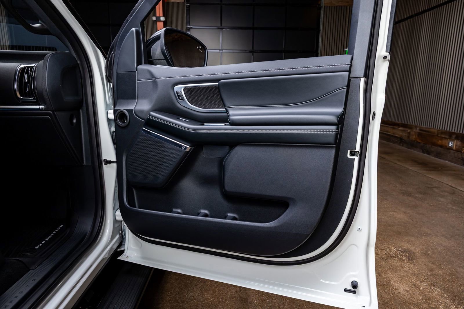 Used 2025 Ford Expedition Platinum w/ Stealth Performance Package image 38