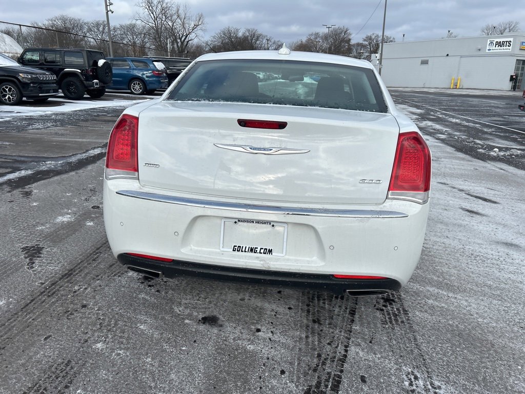 Used 2021 Chrysler 300 Touring L image 6