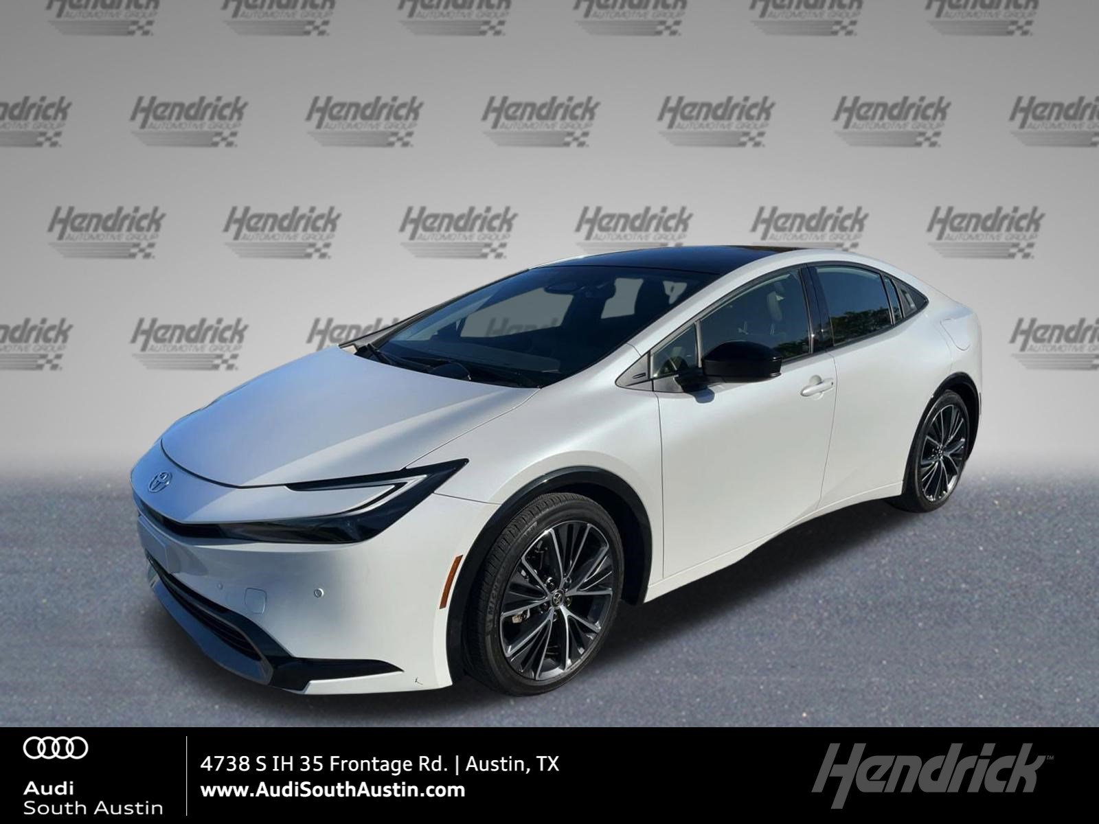 Used 2024 Toyota Prius XLE image 1
