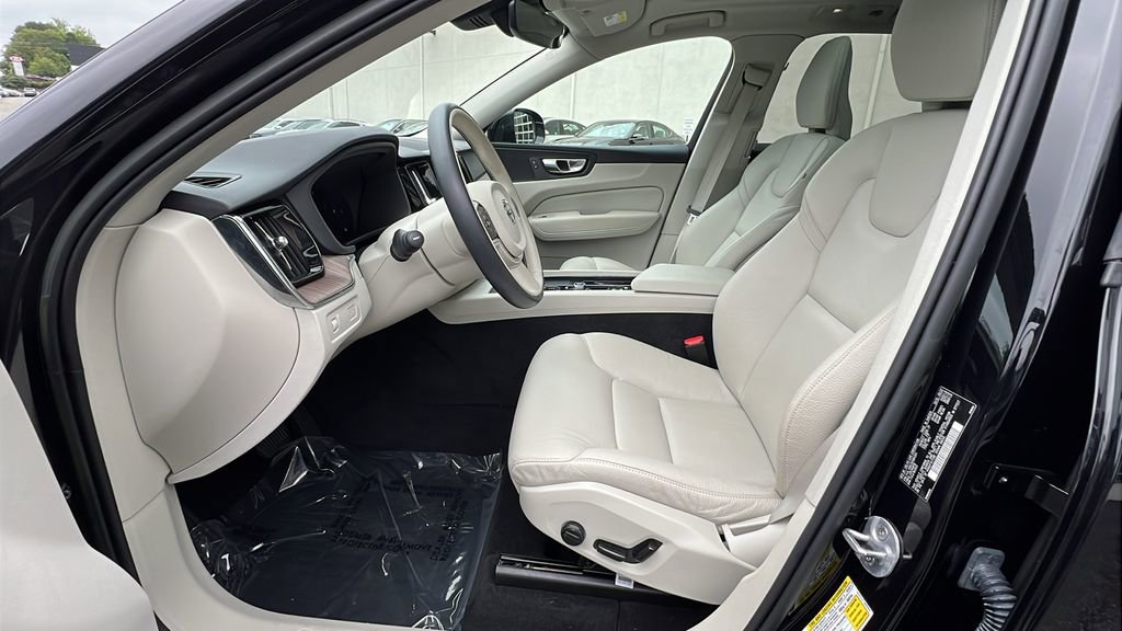 Used 2022 Volvo XC60 B5 Momentum w/ Climate Package image 24