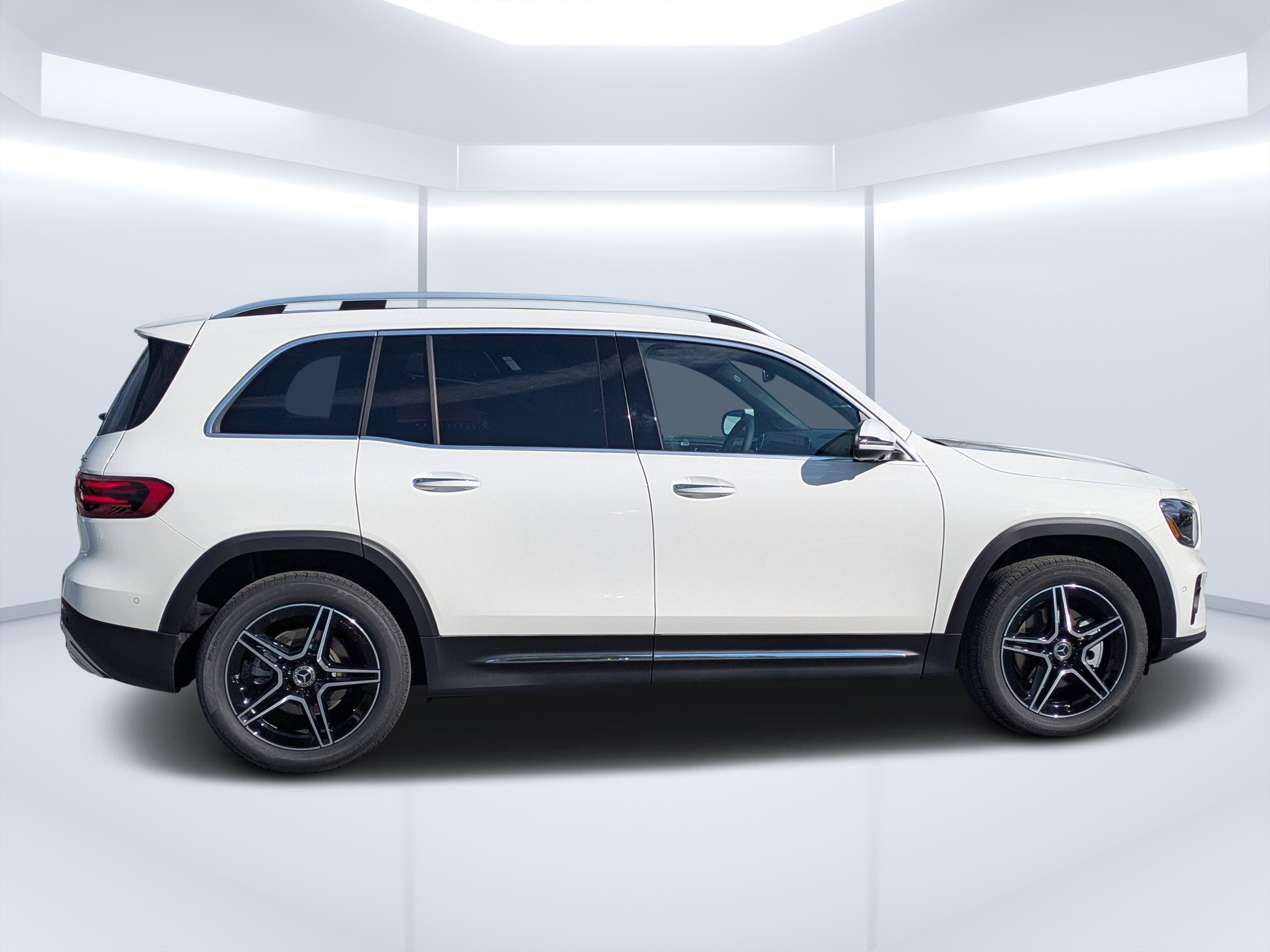 New 2026 Mercedes-Benz GLB 250 4MATIC image 2