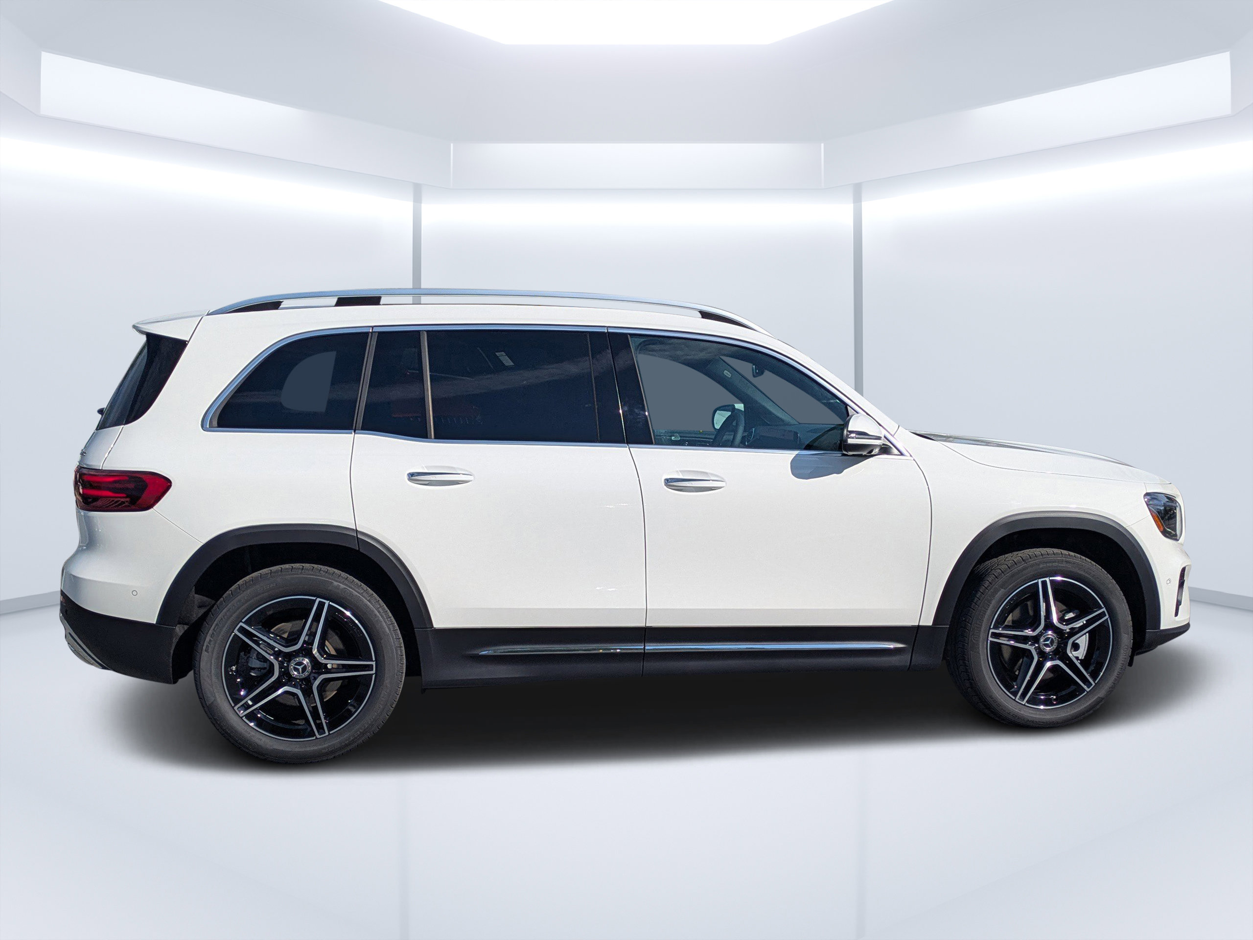 New 2026 Mercedes-Benz GLB 250 4MATIC image 2