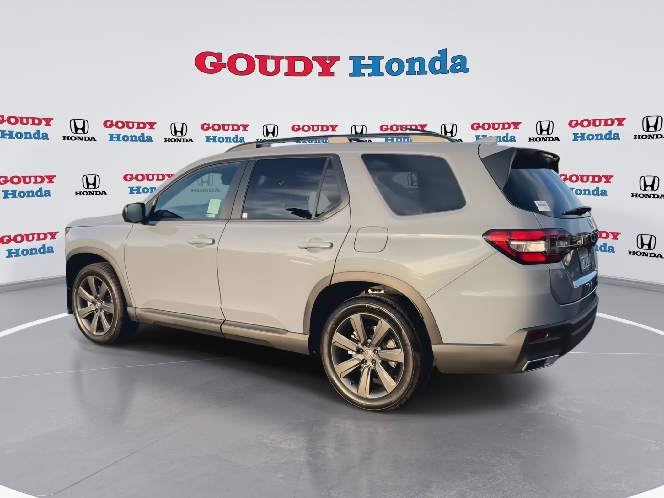 Used 2025 Honda Pilot Sport image 6