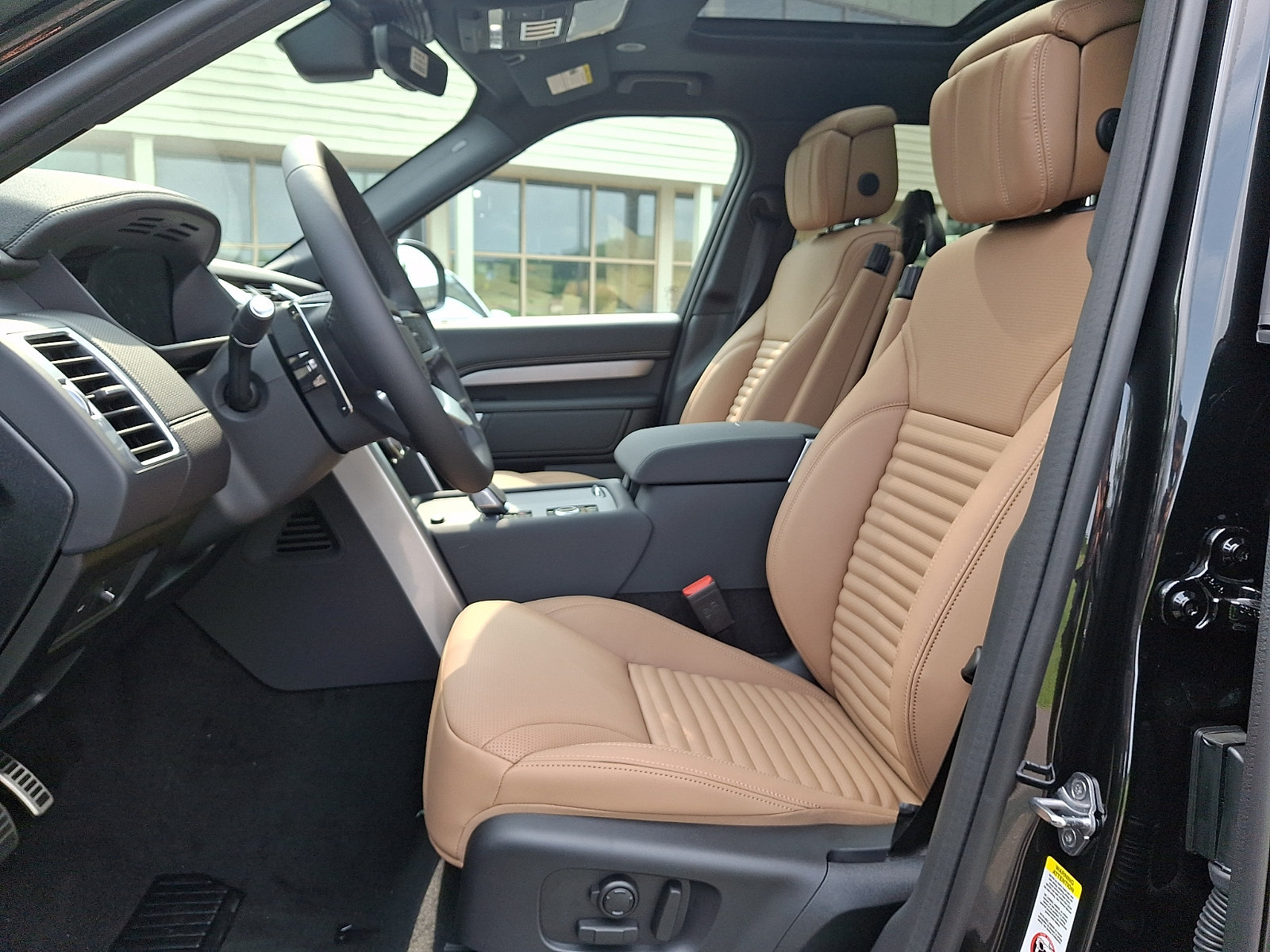 New 2026 Land Rover Discovery Limited Edition AWD/4WD image 13