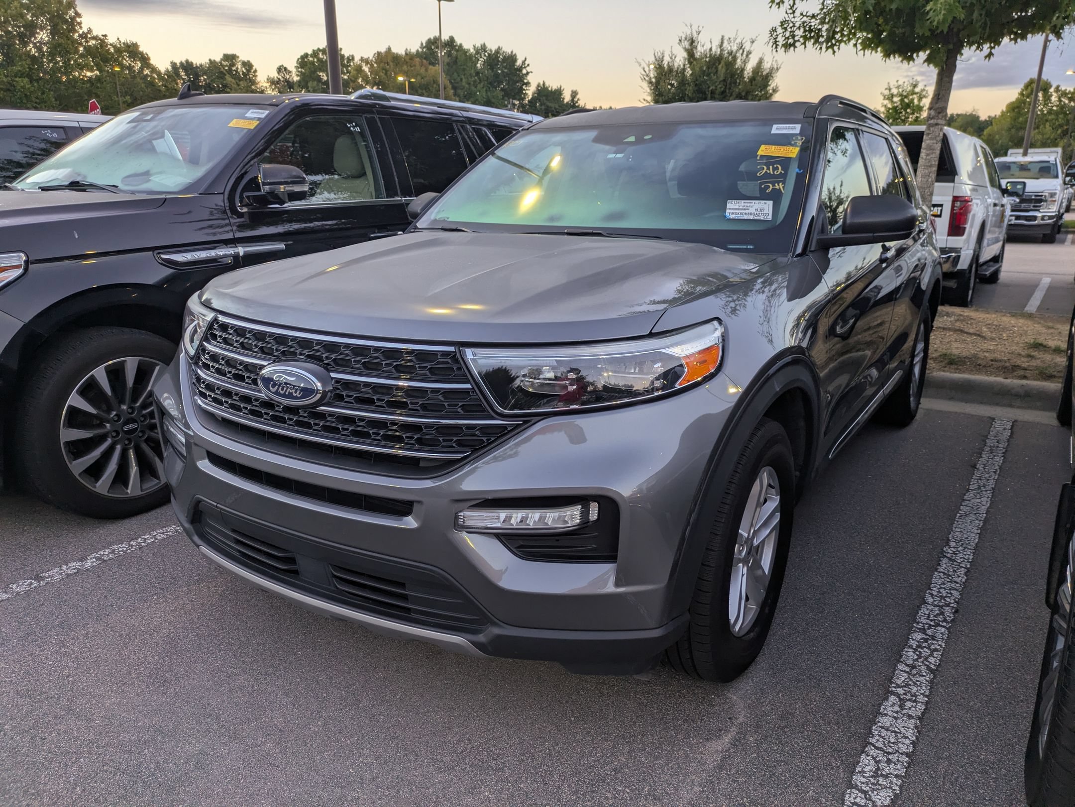 Used 2024 Ford Explorer XLT w/ Equipment Group 202A AWD/4WD image 3