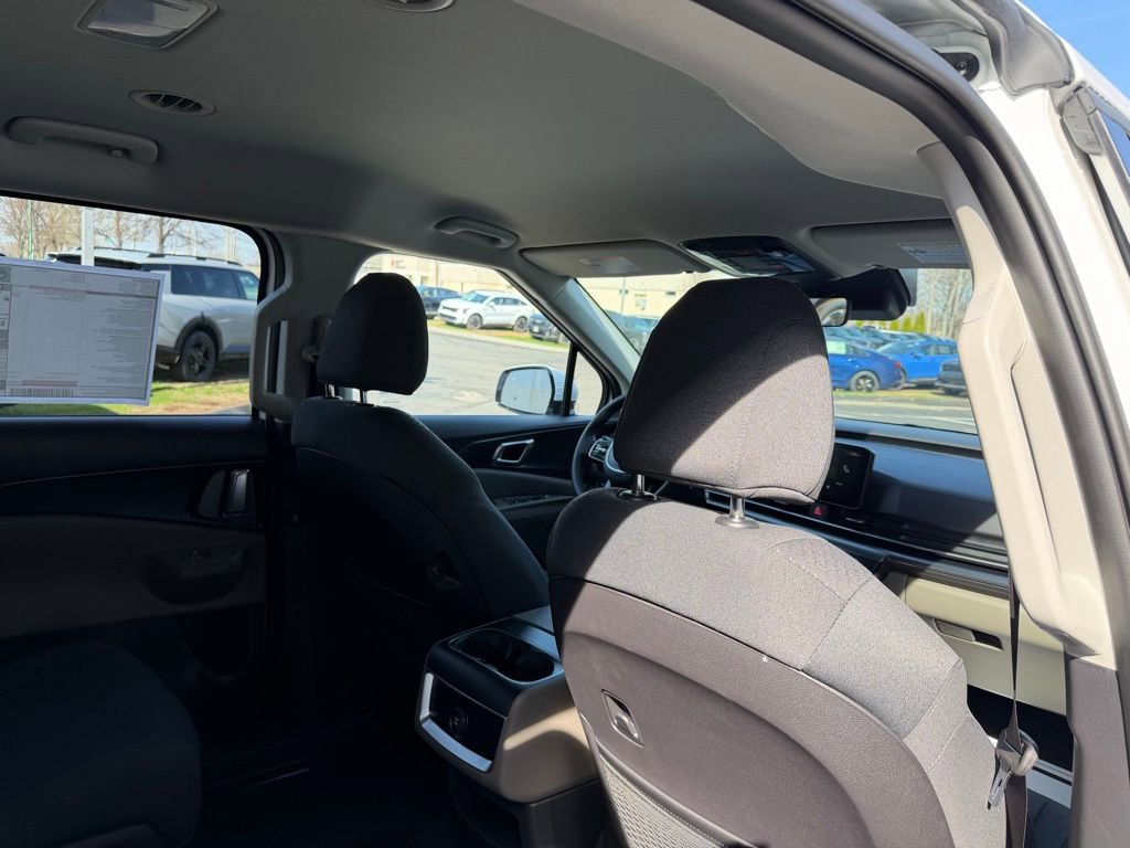 New 2026 Kia Carnival LX FWD image 15