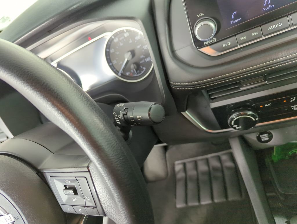 Used 2024 Nissan Rogue S image 24