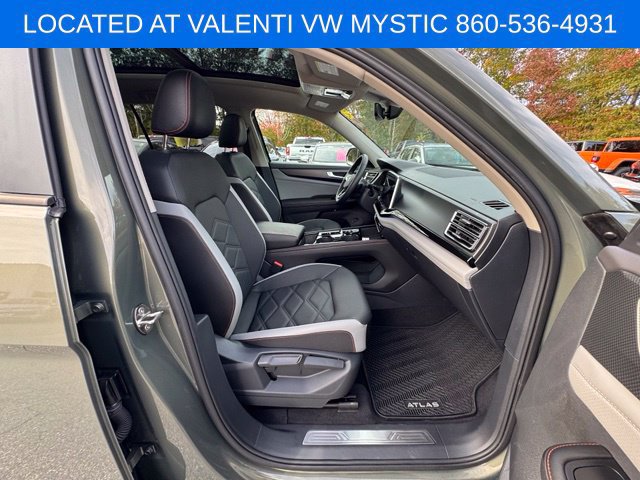 Certified 2025 Volkswagen Atlas Peak Edition SE AWD/4WD image 29