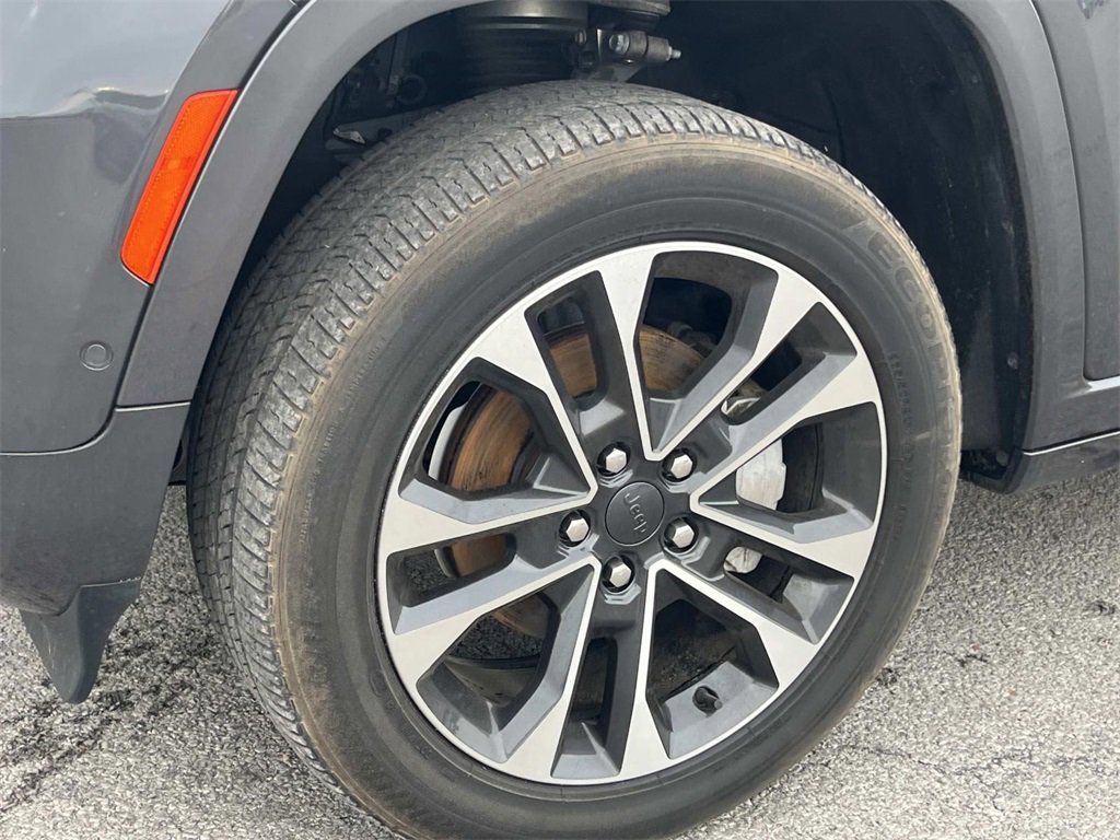 Used 2022 Jeep Grand Cherokee Overland w/ Luxury Tech Group IV image 9