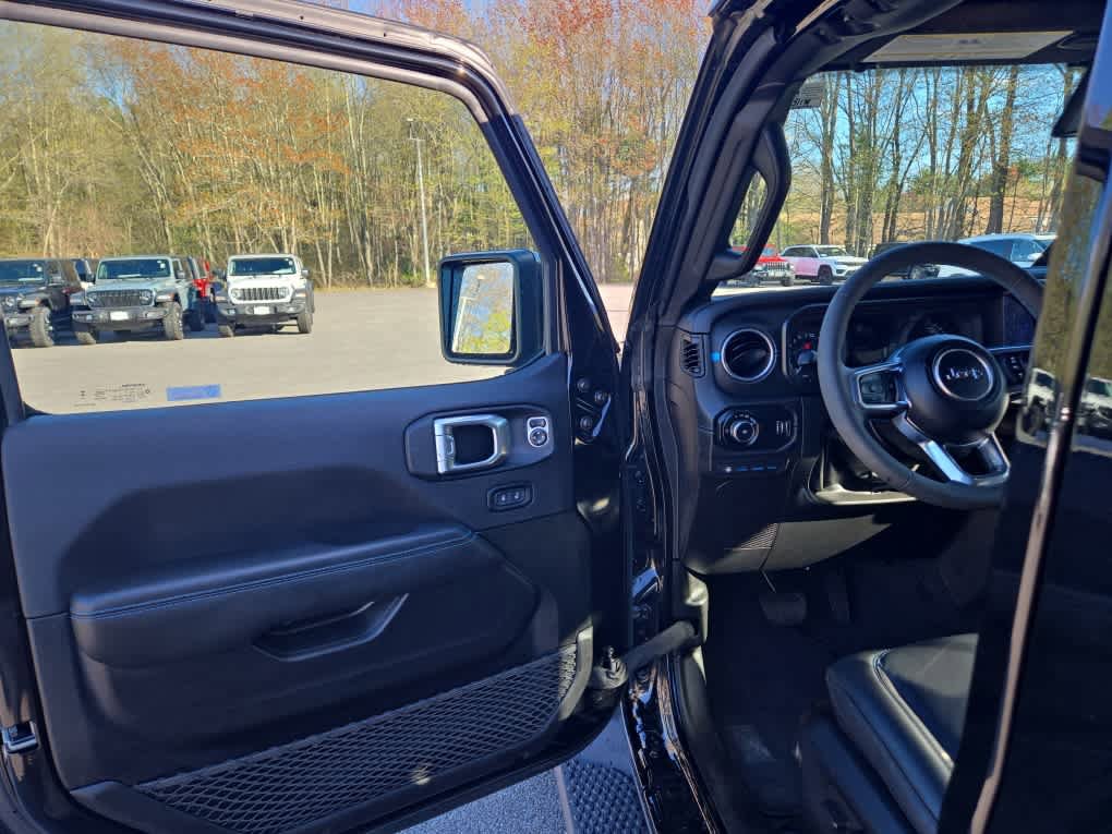Used 2024 Jeep Wrangler High Altitude AWD/4WD image 16