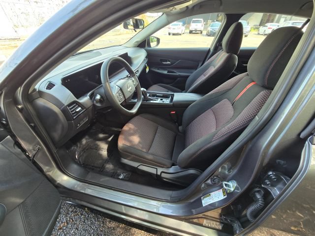 Used 2026 Nissan Sentra SR w/ Floor Mat Package FWD image 9