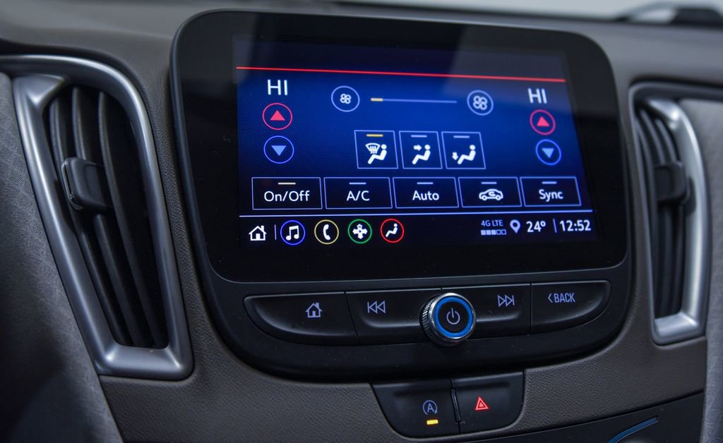 Used 2022 Chevrolet Malibu LT image 19