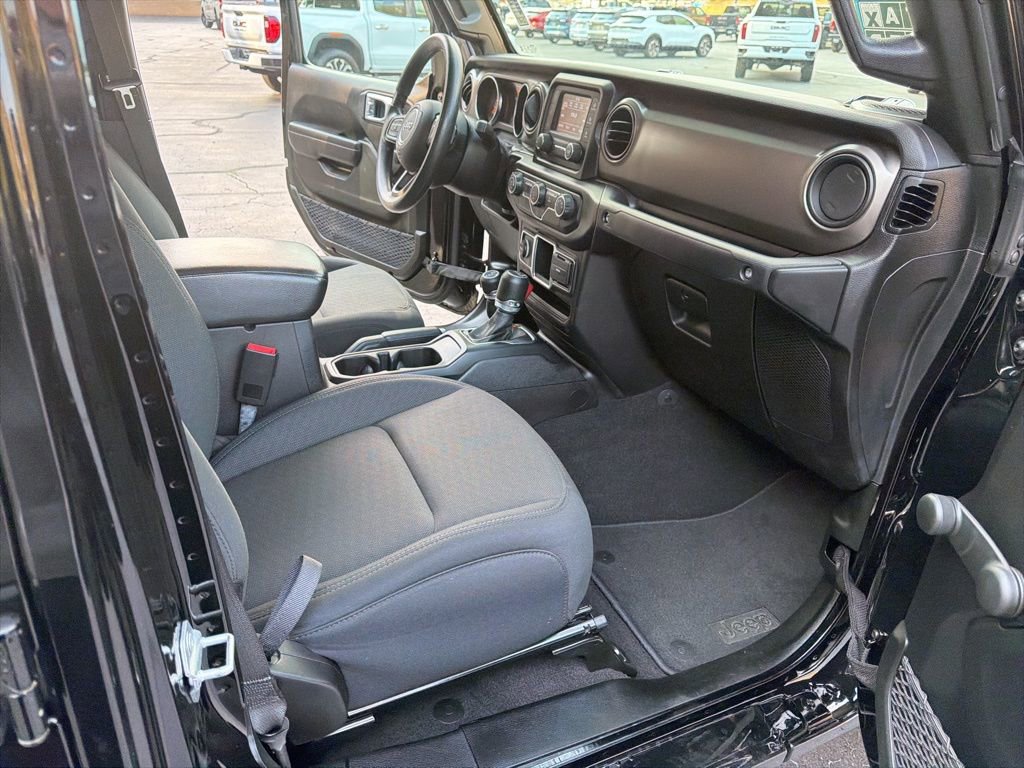 Used 2021 Jeep Gladiator Sport image 16