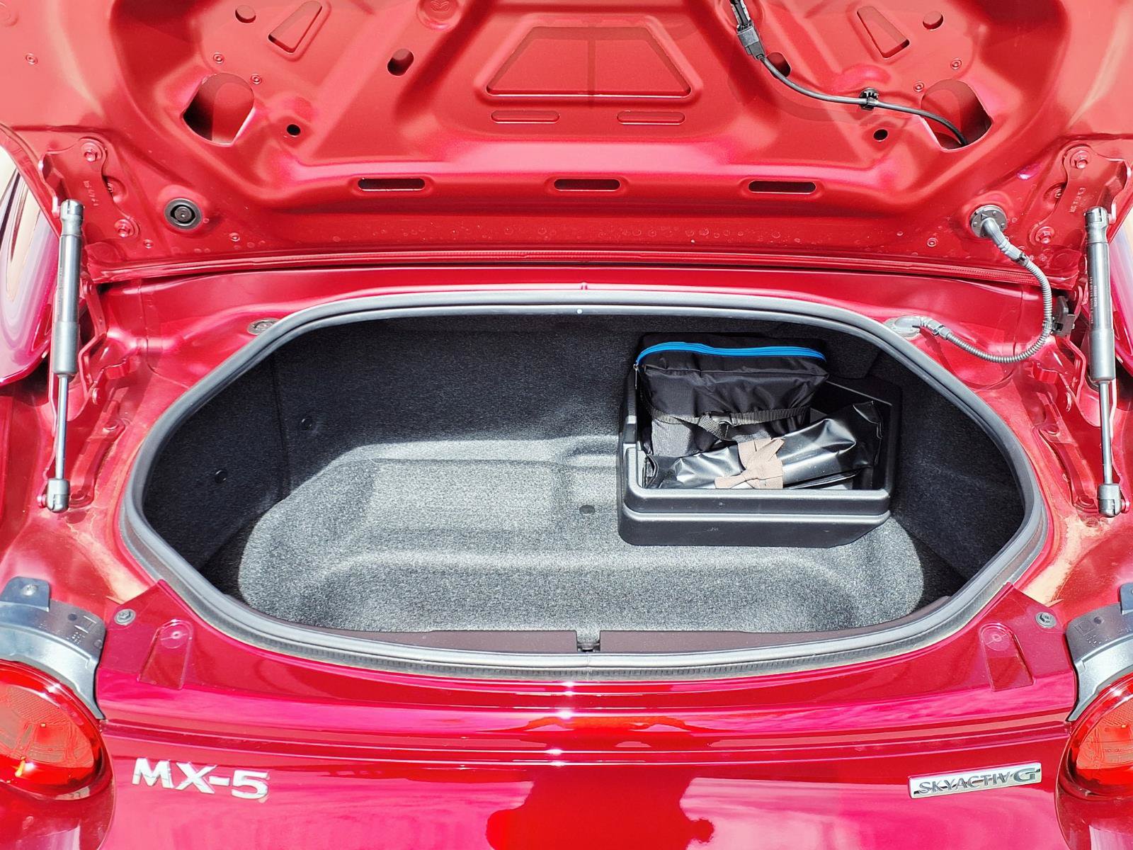 Used 2022 MAZDA MX-5 Miata RF Grand Touring RWD image 12