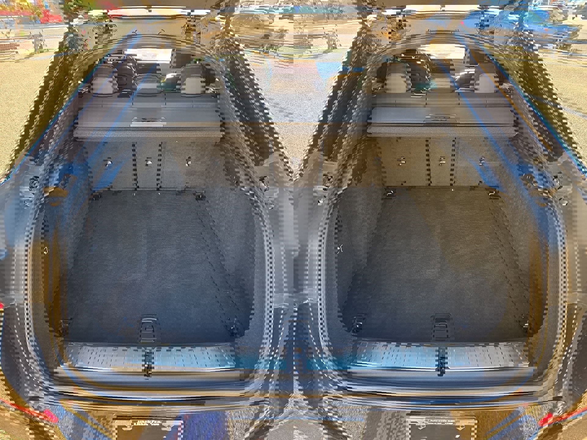 Used 2022 BMW X6 xDrive40i w/ M Sport Package image 12