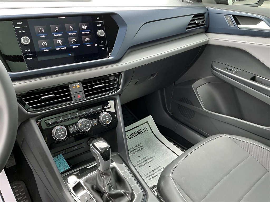 Used 2024 Volkswagen Taos SE w/ Panoramic Sunroof Package image 32